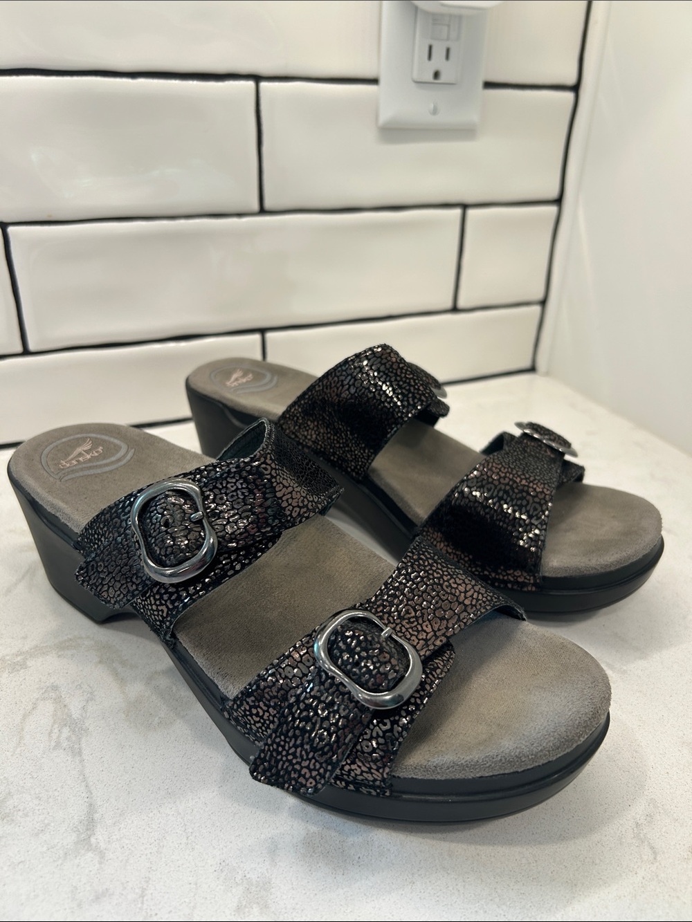 Dansko Sophie Sandals Black Metallic Women EU 41 US 8.5 9 Double Strap - Picture 5 of 16